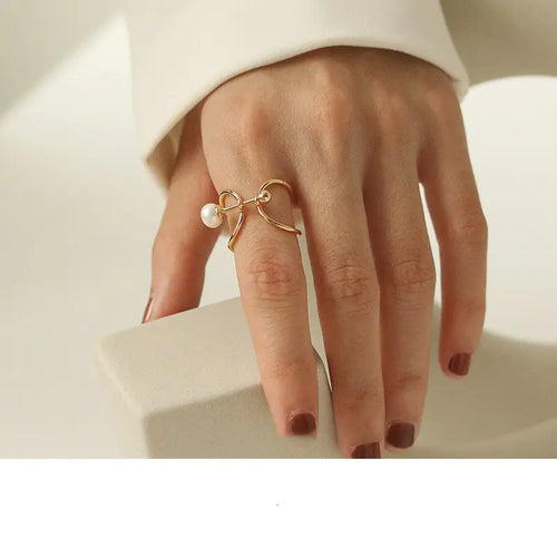 Geometric Pearl Ring with Minimalist Design for Women