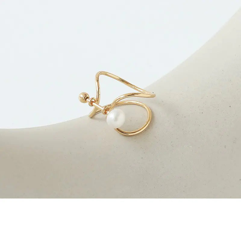Geometric Pearl Ring with Minimalist Design for Women