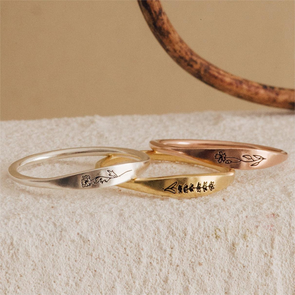 Vintage Flower Signet Ring with Artistic Design